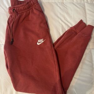 Maroon Nike jogger sweatpants